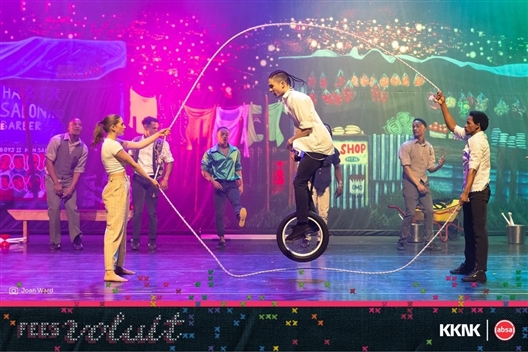 Zip Zap Circus: MOYA